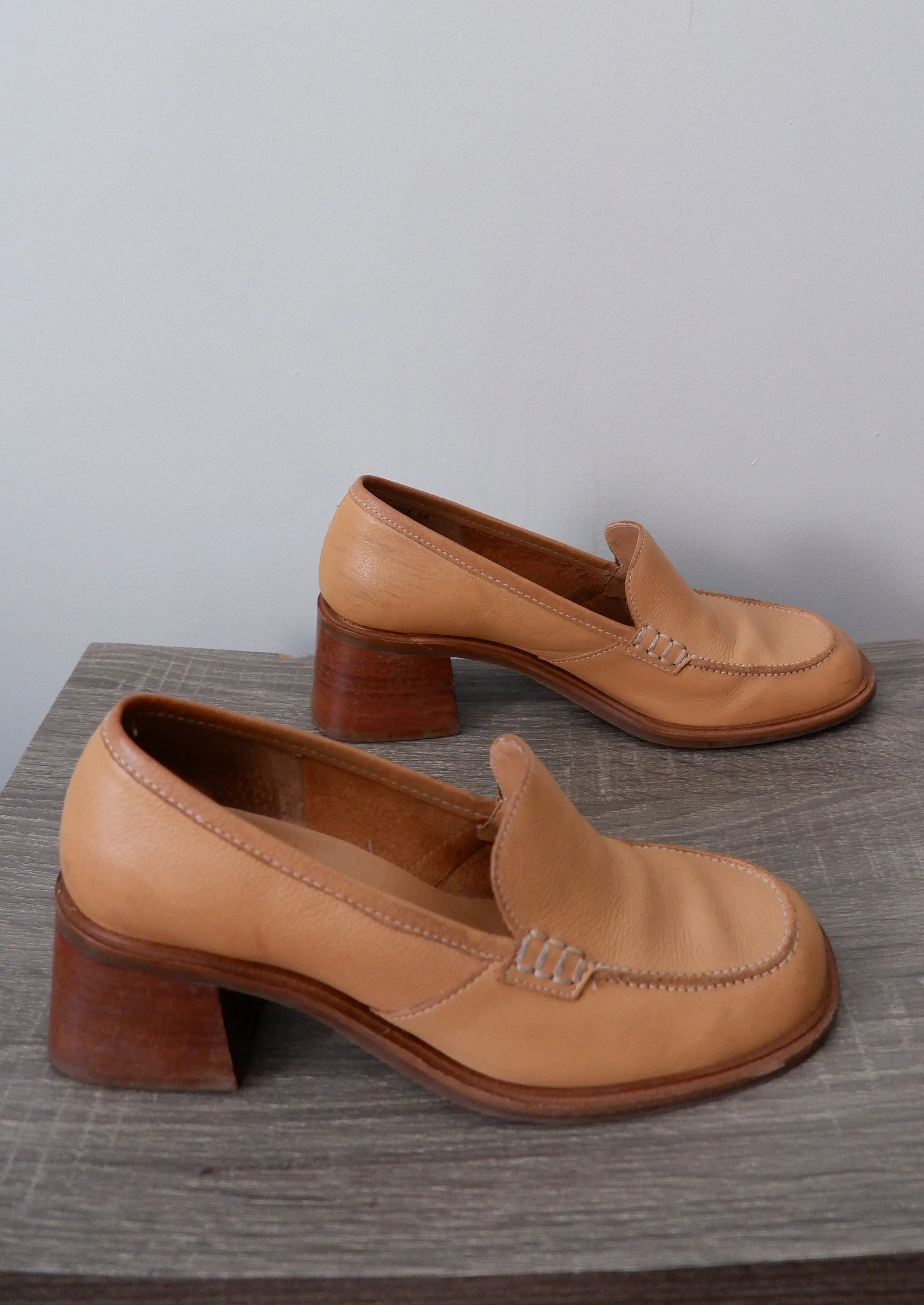 90s Camel Block Heel Leather Loafers - 7