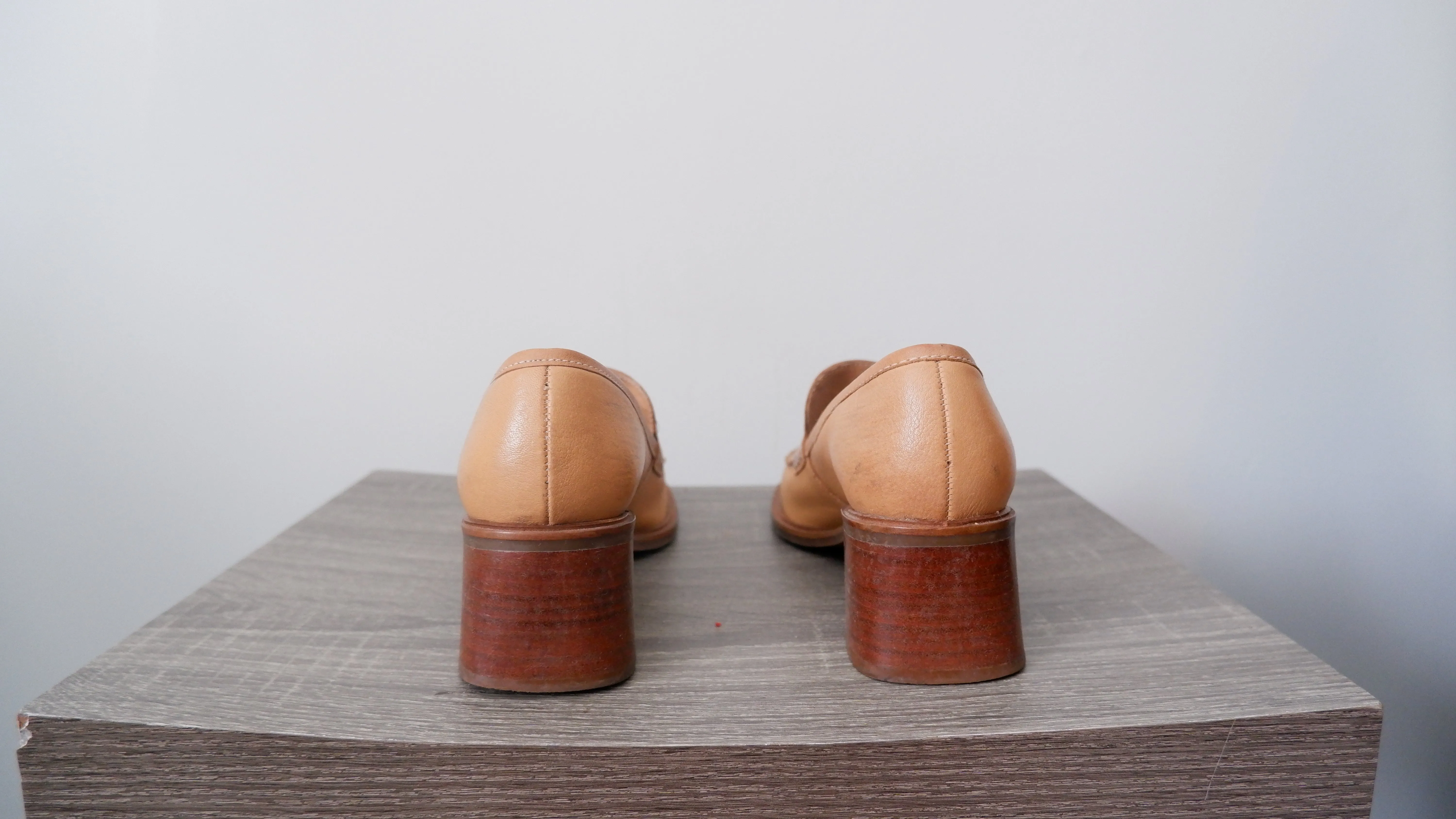 90s Camel Block Heel Leather Loafers - 7