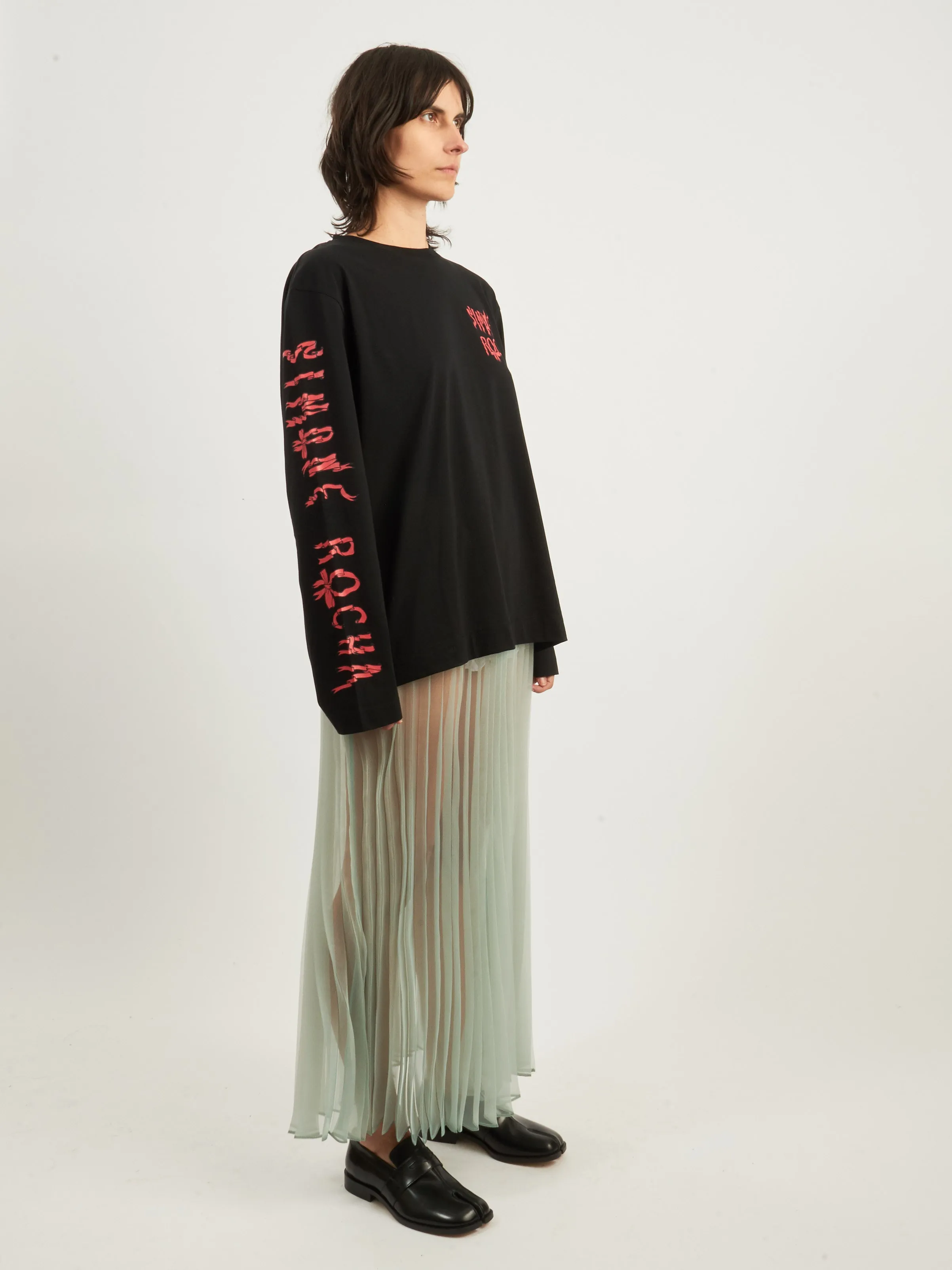 Black/Red L/S T-Shirt w/ Ribbon Logo Print