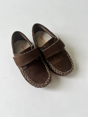 Brown loafer with velcro