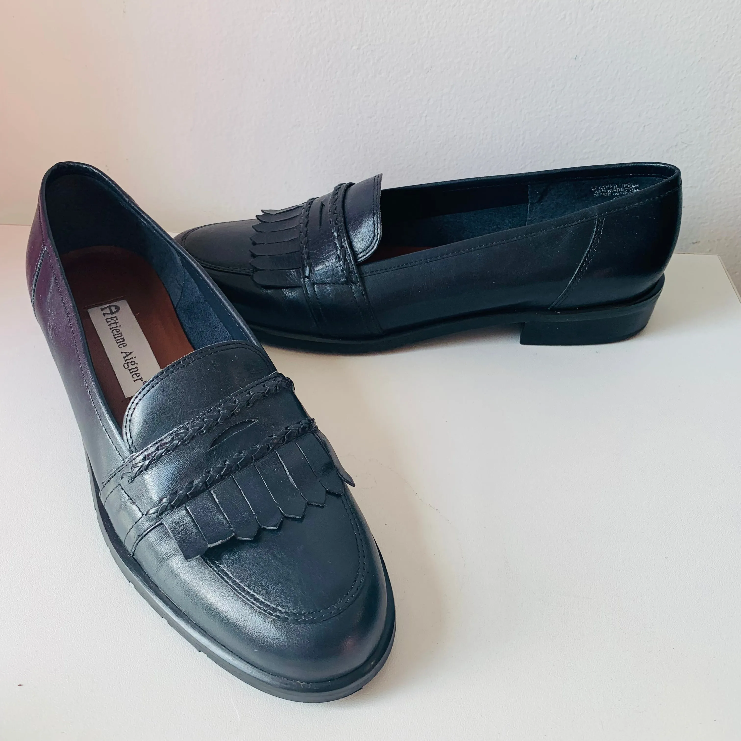 Etienne Aigner Vintage Navy Blue Leather Kilt Fringe Karlie Style Penny Loafer Size 8 Women’s