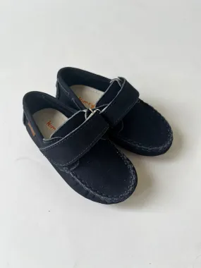 Navy loafer with velcro